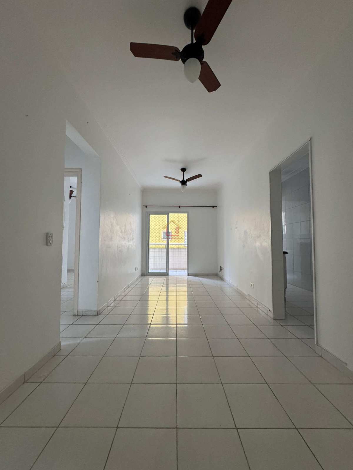 Oportunidade - Canto do Forte - casa8imoveis